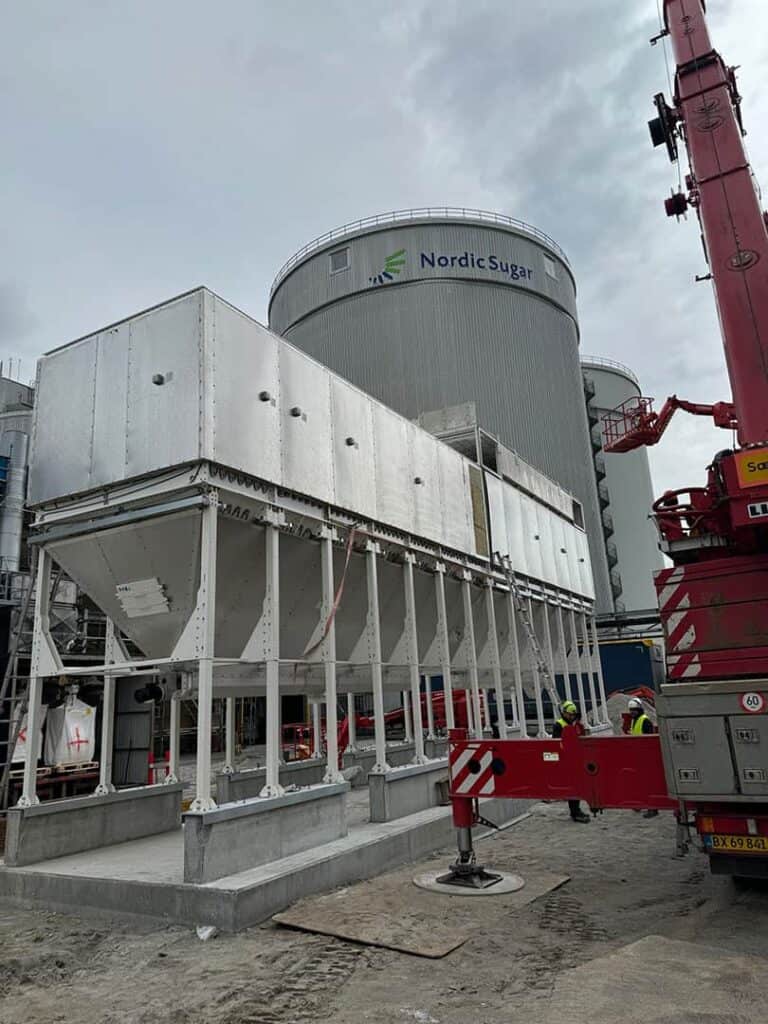 Industrielt udsugningsanlæg monteret ved silo hos Nordic Sugar